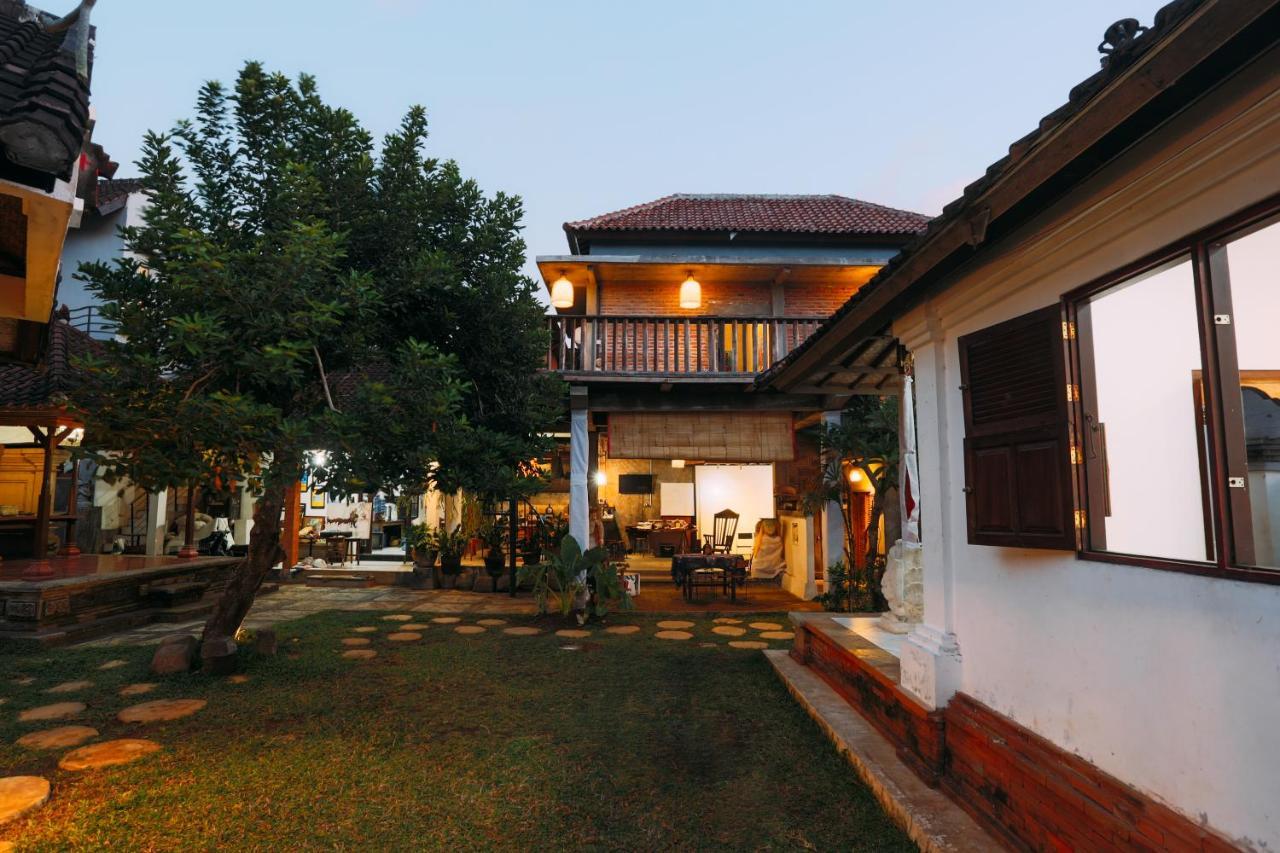Rumah Paros & Gallery 苏卡瓦提 外观 照片